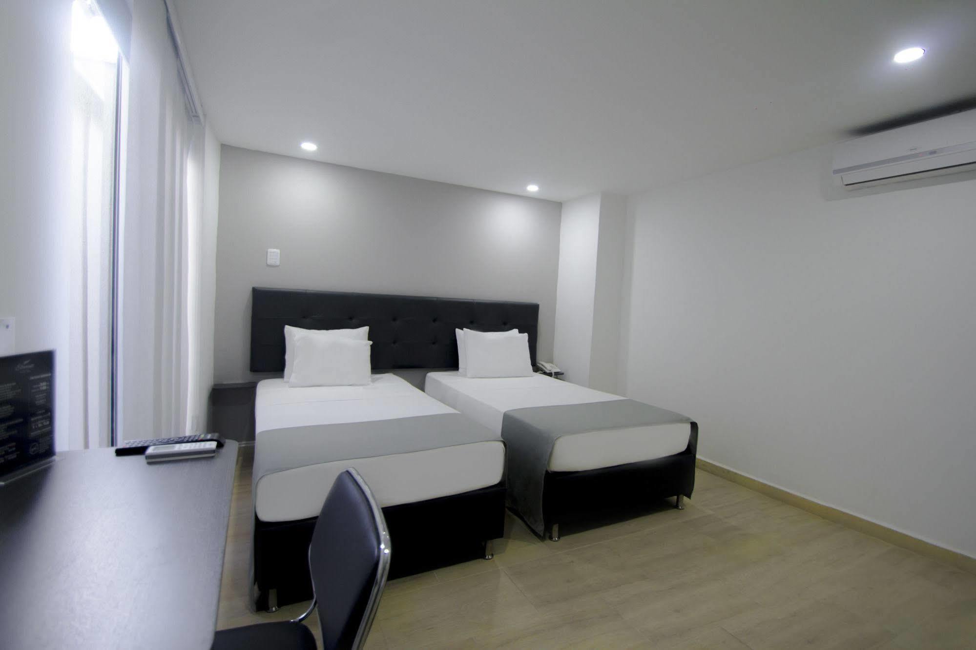 Element Hotel Medellin Bagian luar foto